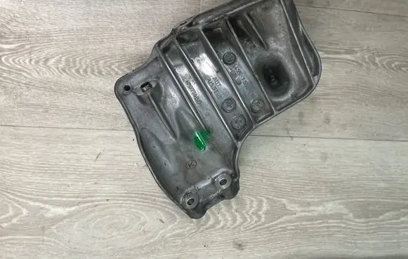 BMW 3 E92 E93 A/C compressor mount bracket 7556836