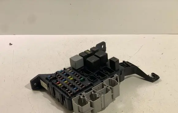 Ford Mondeo Mk III Fuse module 1S7T14A076AE