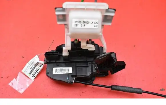 Hyundai Genesis Front door lock 813102M000