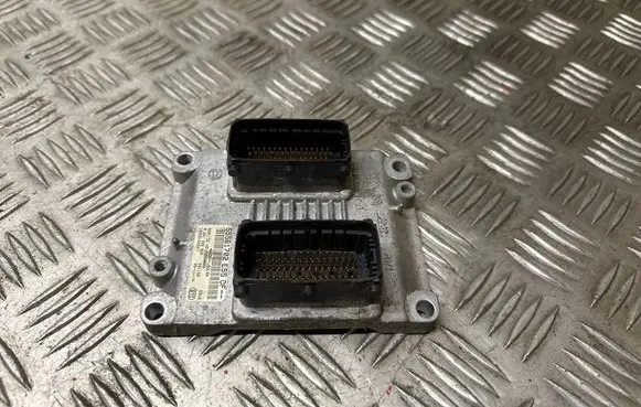 Opel Vectra C Engine control unit/module ECU 55561702 55560009 0261209053