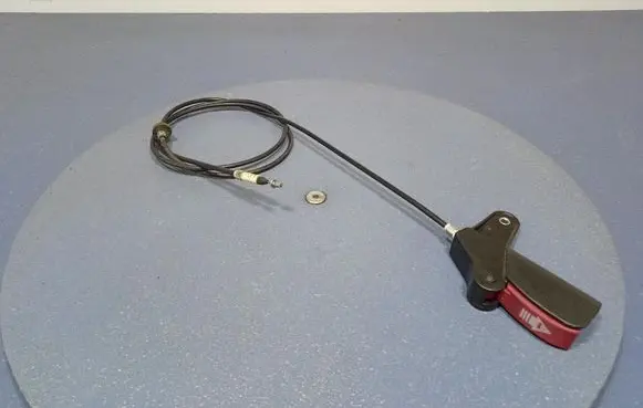 Engine bonnet/hood lock release cable