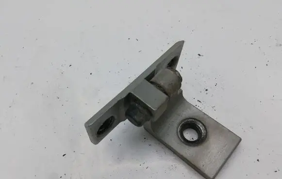 BMW 5 E60 E61 Front door upper hinge 7068077