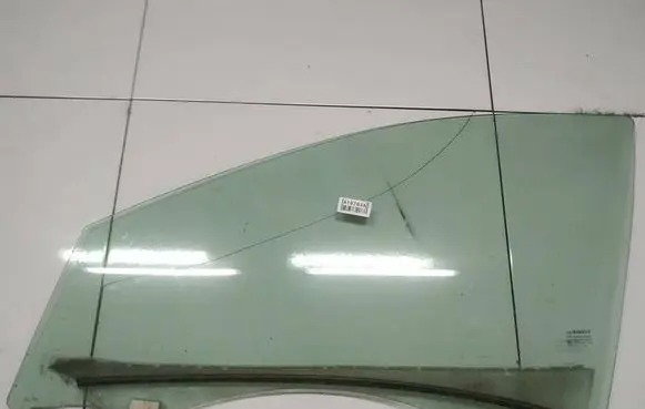 Renault Megane III Front door window glass four-door as2