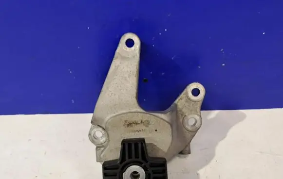 Polestar 2 Engine mounting bracket 32380056