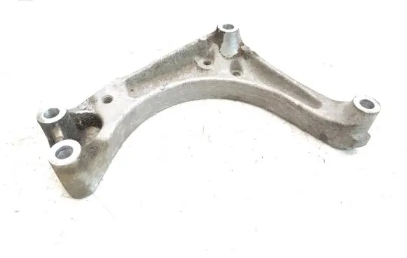 Subaru Outback Engine mounting bracket
