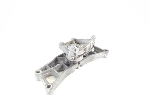 Dodge Challenger Gearbox mounting bracket Unknown