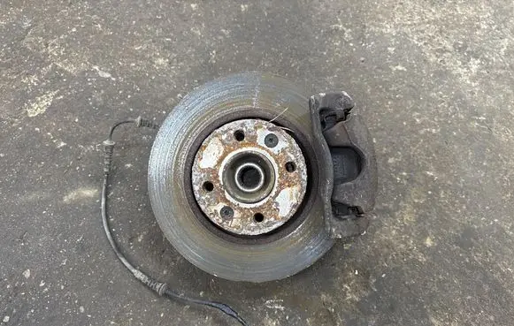 Front wheel hub spindle knuckle
