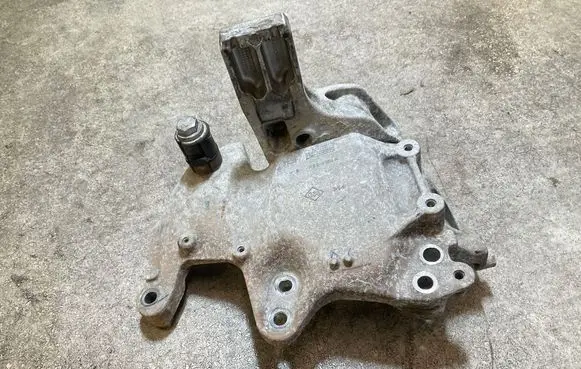 Renault Trafic III (X82) Engine mounting bracket 112313054R