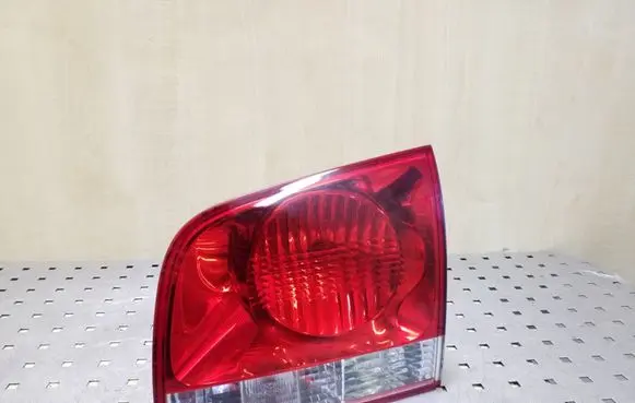 Volkswagen Touareg I Tailgate rear/tail lights 28268003