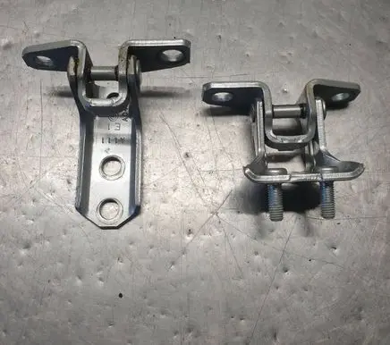Rear door hinge set