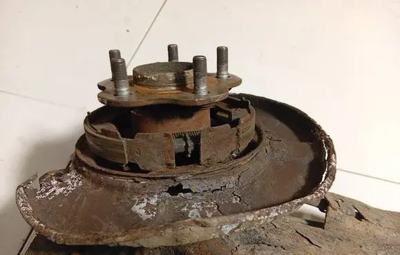 Nissan Qashqai Handbrake/parking brake pads 