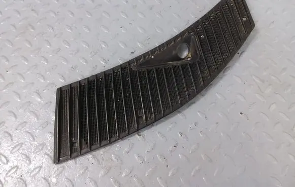 Mercedes-Benz 200 300 W123 Wiper trim A1238360165 1238360165