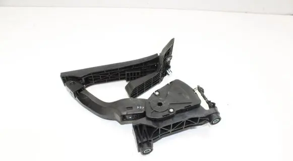 Hyundai i40 Accelerator throttle pedal 327263Z900