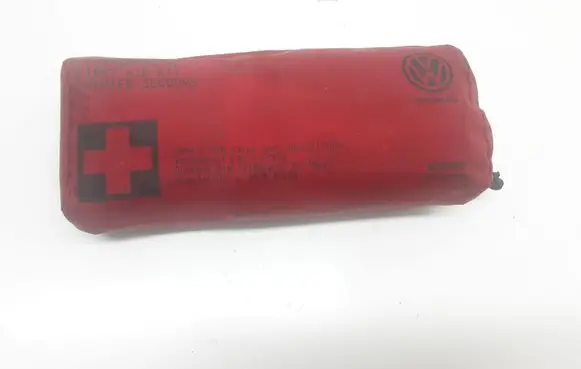 Volkswagen PASSAT B8 First aid kit 5K0860282