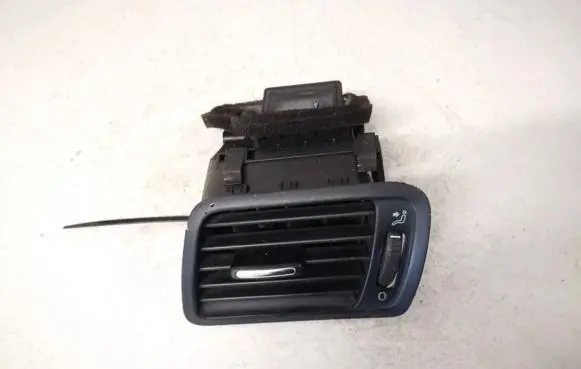 Volkswagen PASSAT B6 Dash center air vent grill 3c1819701e