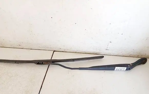 Nissan Note (E11) Front wiper blade arm