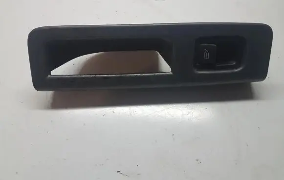 Volvo V50 Electric window control switch 8679477 A188