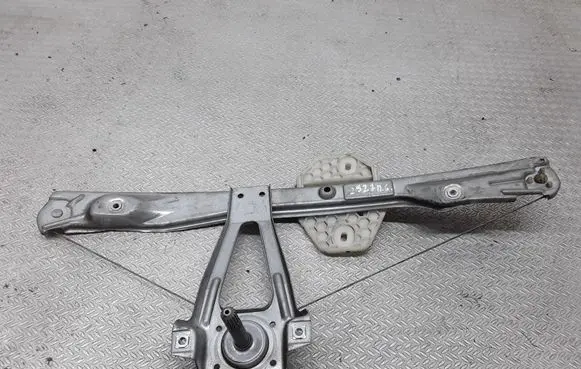 Rear door manual window regulator