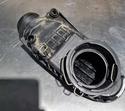 Land Rover Discovery 4 - LR4 Intake resonator 4H2Q-6K770-BC