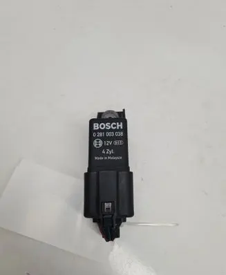 Volkswagen PASSAT B6 Glow plug pre-heat relay 0281003038 038907281D