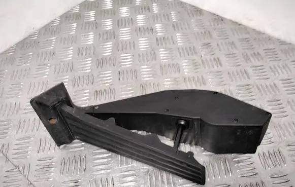 BMW X3 E83 Accelerator throttle pedal 6772646