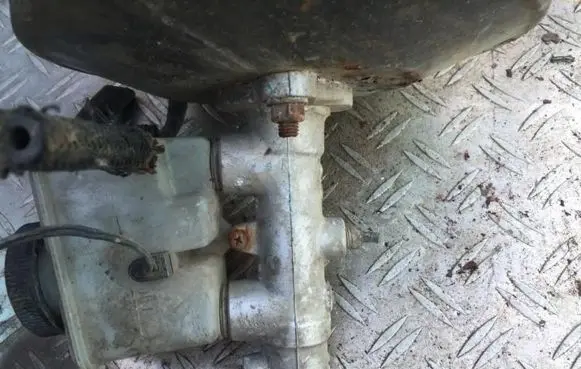 Mazda 323 Master brake cylinder