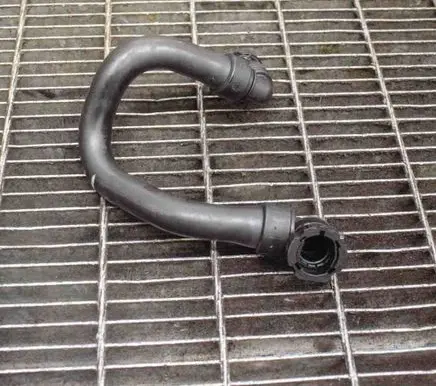 Peugeot 208 Engine coolant pipe/hose 9671350380