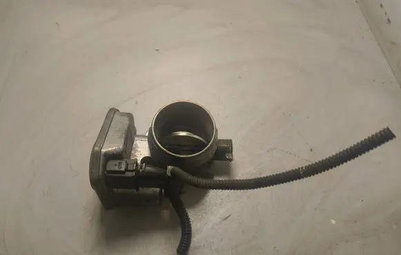 BMW 1 E82 E88 Throttle valve 7804373 313010004