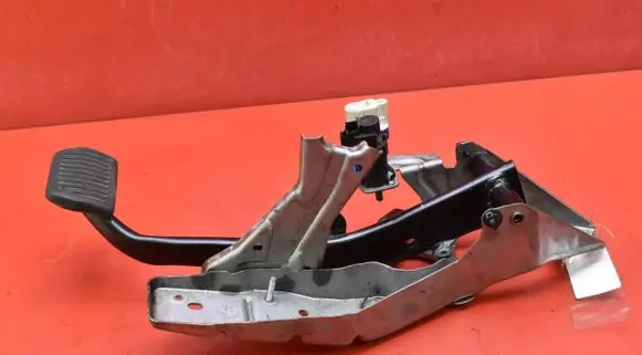 Volvo XC60 Accelerator throttle pedal 31302350