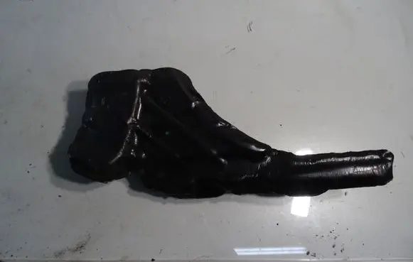 Engine bonnet/hood sound/heat insulation