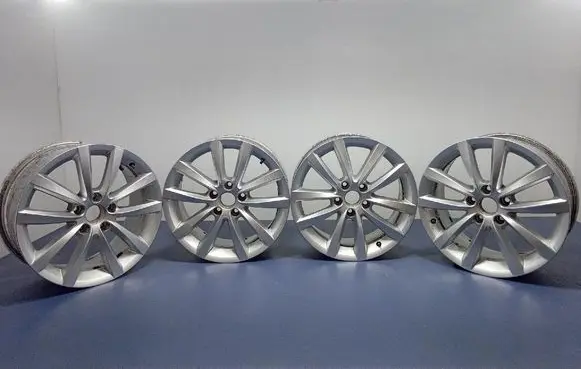 Volkswagen PASSAT CC R18 alloy rim 3AA601025C