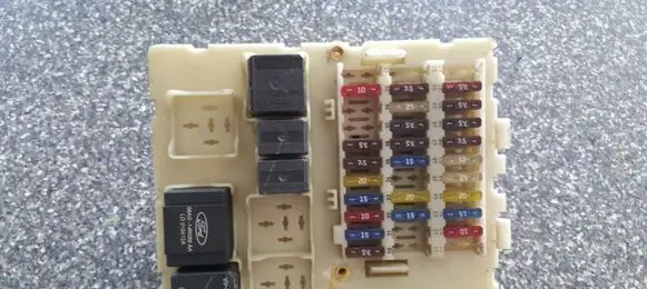 Ford Focus Fuse module 98A614A073LC 518268404
