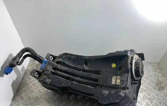 Audi Q7 4M AdBlue liquid reservoir 4M0131878