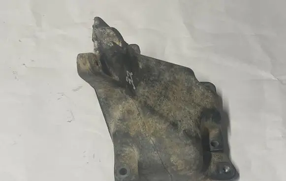 Mercedes-Benz C W204 Engine mounting bracket A2722231004