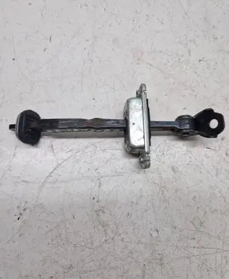Chevrolet Captiva Rear door check strap stopper