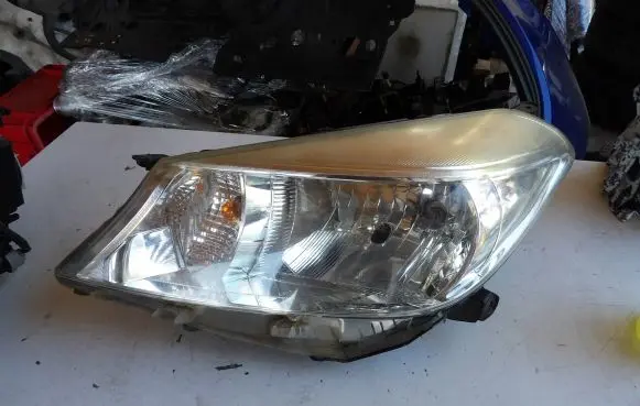 Toyota Yaris Headlight/headlamp