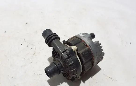 BMW X4M F98 Electric auxiliary coolant/water pump 8686899