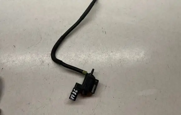Audi Q7 4M Turbo solenoid valve 037906283C