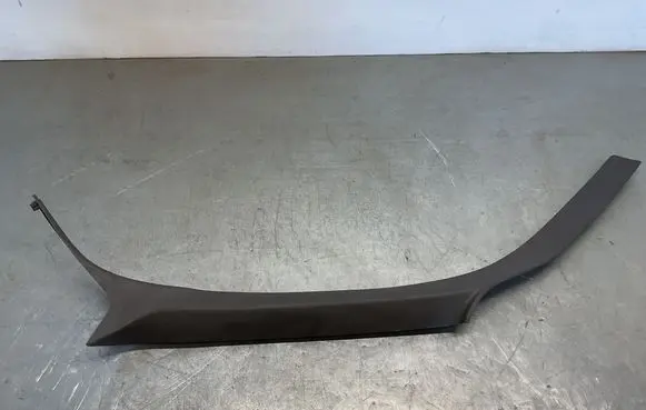 Ford Explorer (D) pillar trim (bottom) 