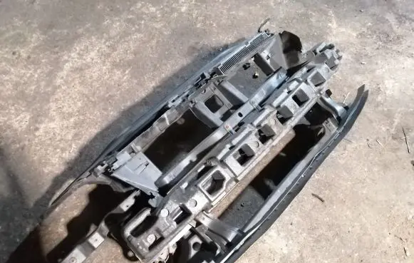 Volkswagen PASSAT B6 Radiator support slam panel bracket 