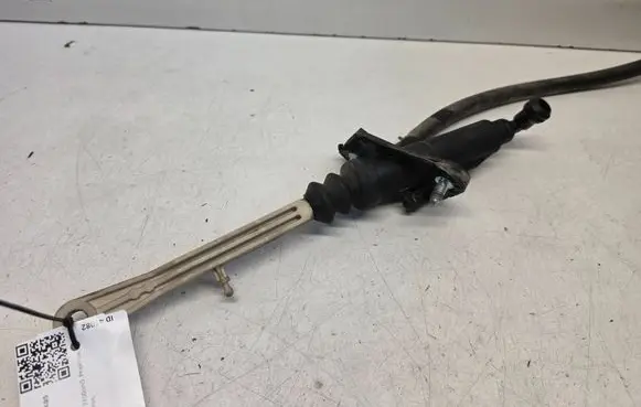 Volvo S80 Clutch master cylinder 8636540