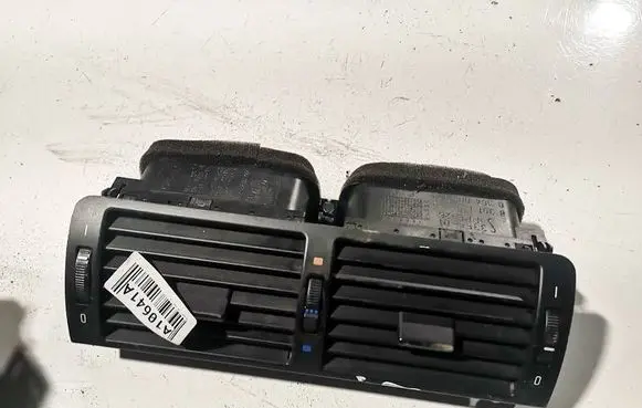Peugeot 206 Dash center air vent grill 8361895 8370741