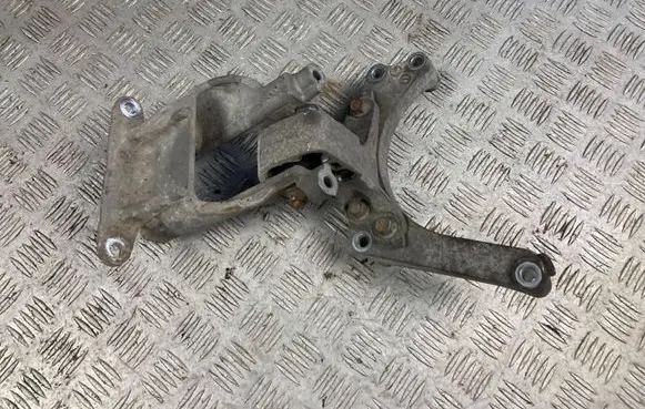 Subaru Outback Engine mounting bracket