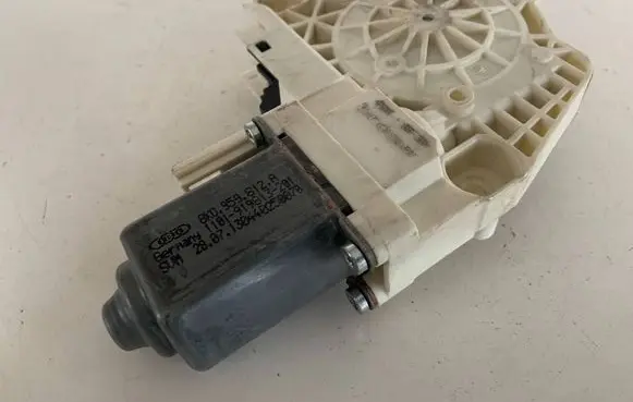 Audi Q5 SQ5 8R Rear door window regulator motor 8K0959812A