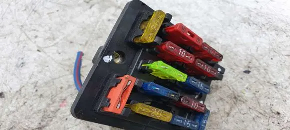 Mitsubishi Pajero Fuse module NOCODE