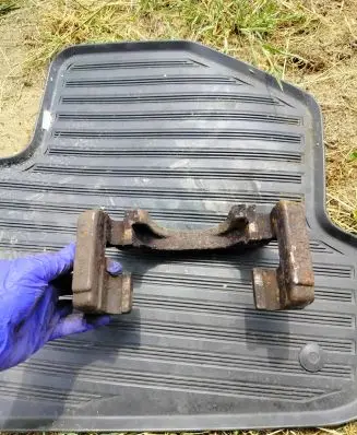 BMW 5 F10 F11 Front Brake Caliper Pad/Carrier 