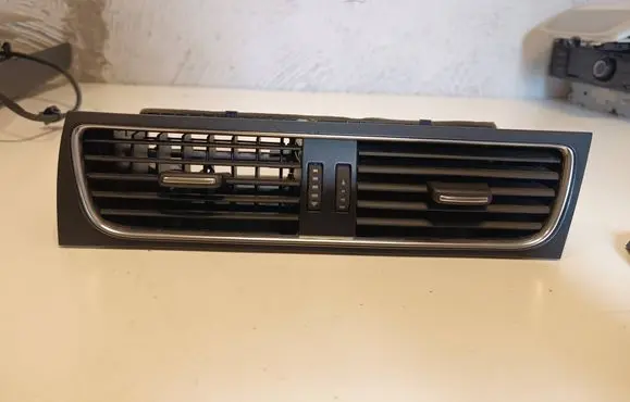Audi A4 S4 B8 8K Dash center air vent grill 8T2820951B