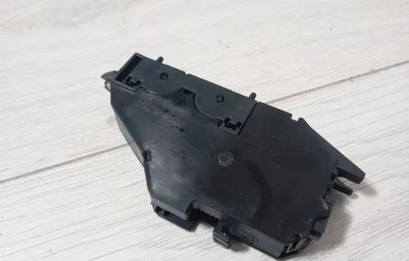 BMW X6 E71 Glove box lock 9177780