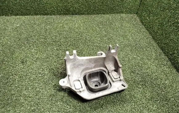 Renault Trafic III (X82) Gearbox mounting bracket 112228161R