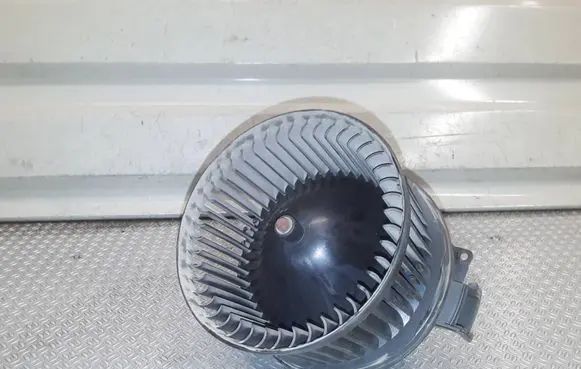 Ford Fiesta Heater fan/blower VP8E2H18456AA 0130115551